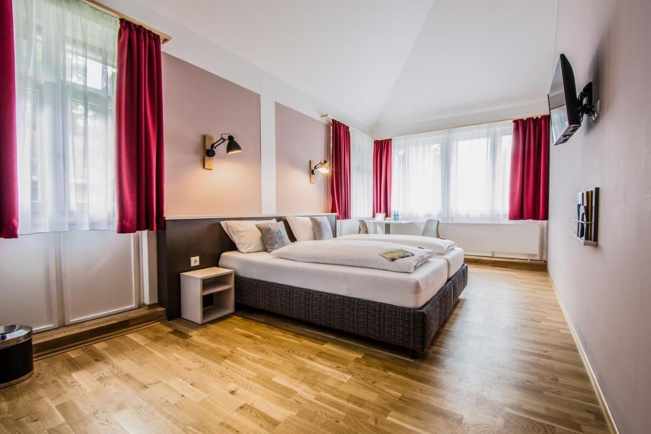 Отель Jufa Koenigswinter/bonn 4*