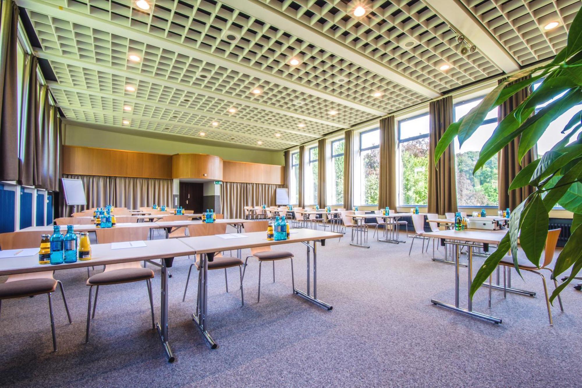 Отель Jufa Koenigswinter/bonn 4*